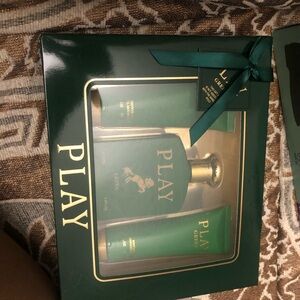 i play. Green Men's Accessory Set